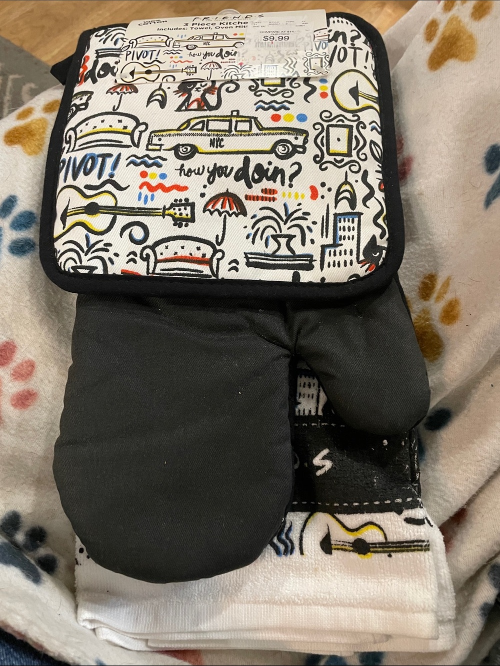 FRIENDS White Black Yellow Blue Graphic Oven Mitt and Pot Holder and Towel Set